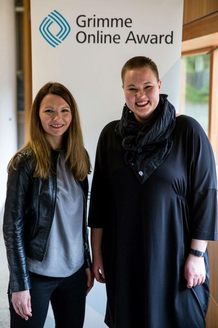 Klaudija Schnödewind und Laura Schwengber von “Die mit den Händen tanzt” bei der Bekanntgabe der Nominierungen zum Grimme Online Award. Foto: Grimme-Institut / Arkadiusz Goniwiecha