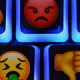 Tastatur mit aggressiven und beleidigenden Emojis; Bild/Montage: Michael Schnell / Gimme-Institut